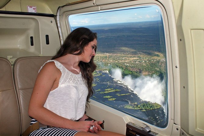 15 minutes scenic helicopter flight above Victoria Falls-Zimbabwe - Hotel pickup makes the short flight easier