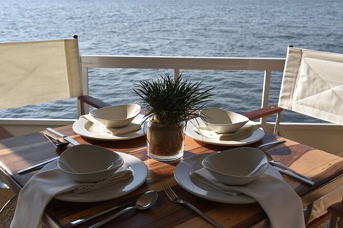 2-Hour Zambezi River Cruise Tour with Lunch and Pick Up - Group size, privacy, and the social side