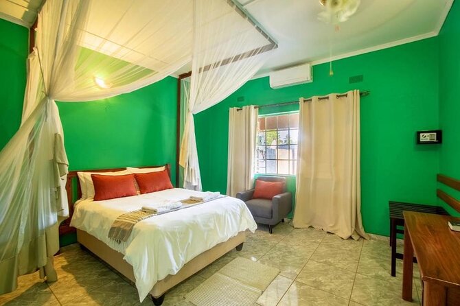 8 Day Chobe NP, Elephant Sands, Okavango Delta & Victoria Falls - Day 6: A full day in a traditional mokoro