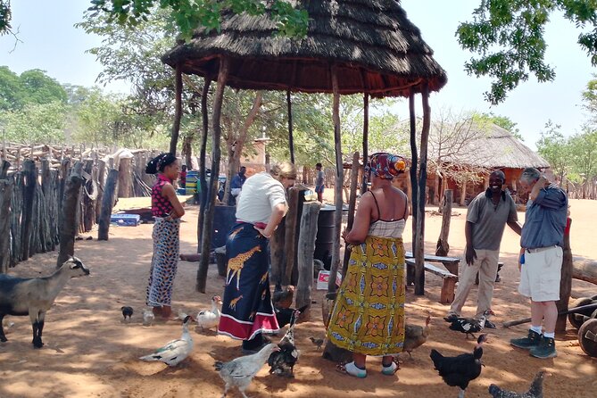 African Village Tours - Meeting the community and seeing daily routines
