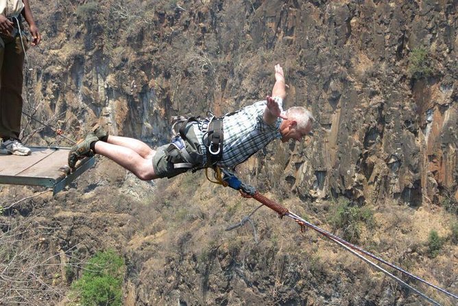 Gorge Swing (Zimbabwe) - The freefall and pendulum motion, step by step