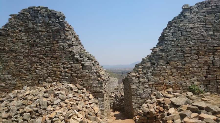 Great Zimbabwe: The World's View Historical Site !! - What makes the private guide valuable
