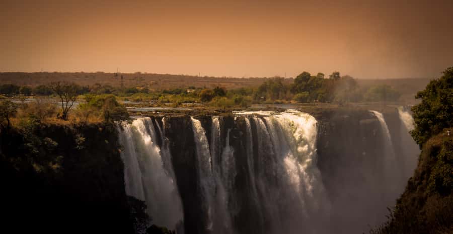 Guided Scenic Tour Of The Victoria Falls – Experience Nature - What the guide adds to the walk