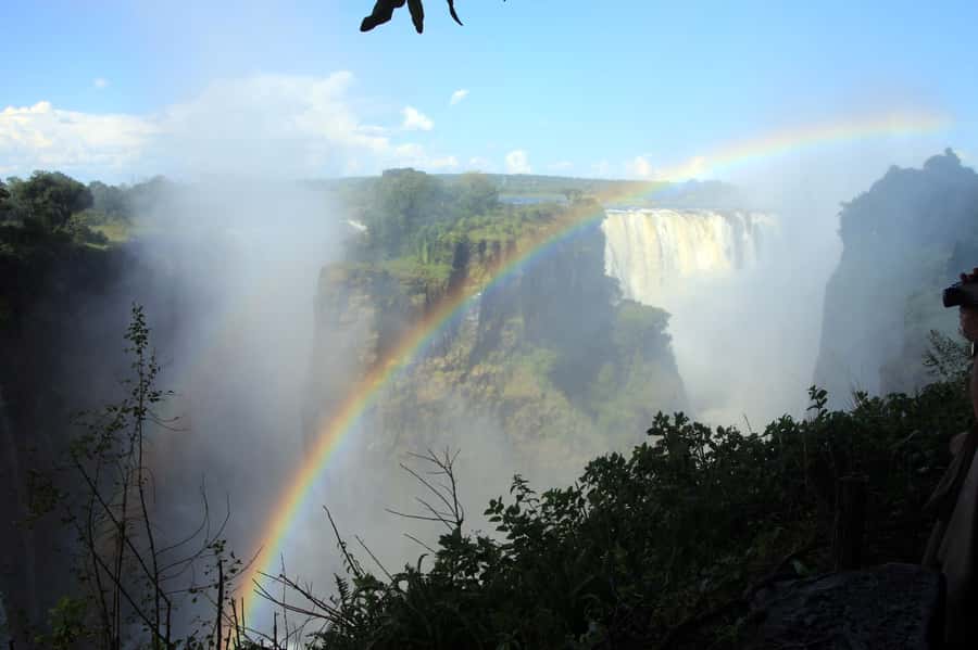 GUIDED TOUR OF THE VICTORIA FALLS ON THE ZAMBIAN SIDE - Why the local guide matters