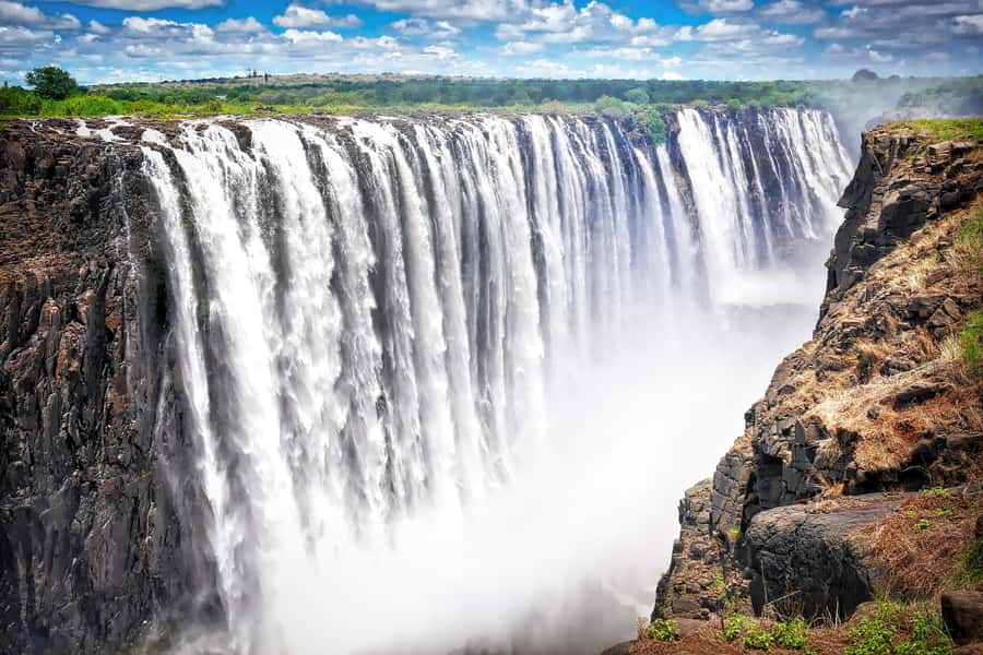 GUIDED TOUR OF THE VICTORIA FALLS ON THE ZAMBIAN SIDE - Photo tips for a wet viewpoint walk