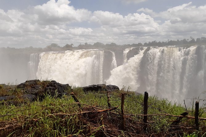Private Guided Tour of the Falls with Pickup - The best photo angles, with one important warning