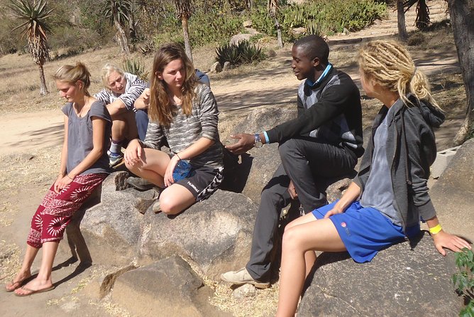 Silunguzi Matopos Village & Rock Paintings Visit ! - Hiking to the Elephant Cave and Fish Cave