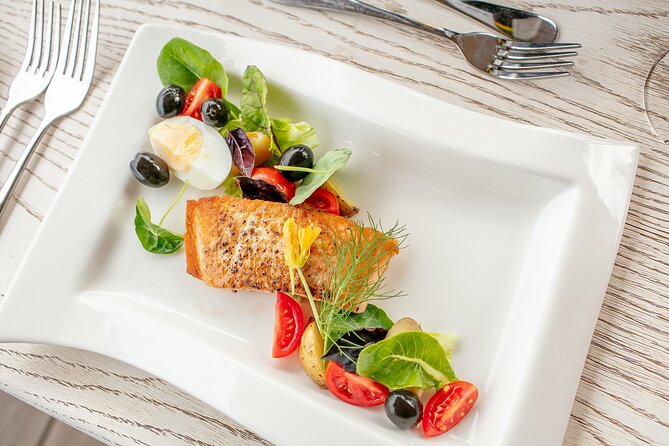 The Lookout Café Lunch In Victoria Falls - Who will enjoy this lunch most