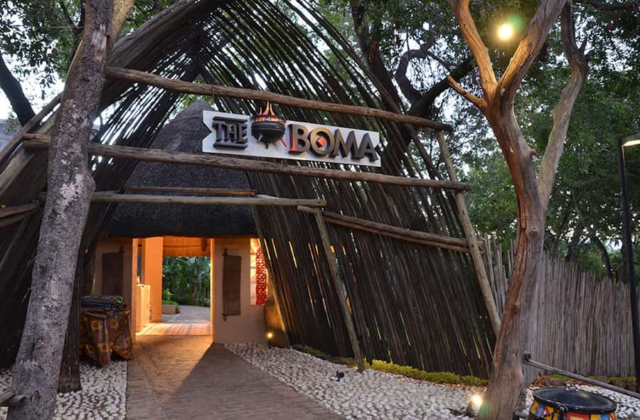 Victoria Falls: Boma Dinner and Drum Show - Arriving in a Chitenge and Face Paint
