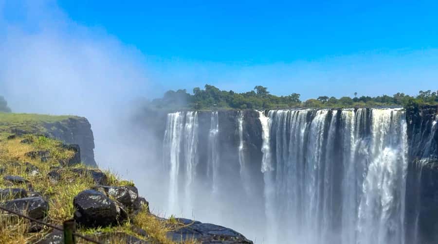 Victoria Falls: Guided Tour of the Victoria Falls - Viewpoints, spray, and the rainforest
