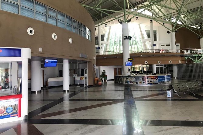 Victoria Falls: Private Airport to Hotel Transfer Service - Why a private vehicle can be worth the price