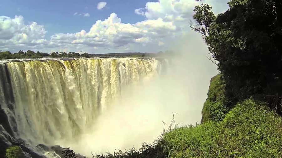 Victoria Falls: Private Guided Tour of the Falls - The Photo Help Is More Valuable Than It Sounds