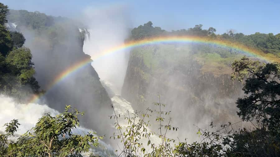 Victoria Falls: Private Guided Tour of the Waterfalls - Entering Victoria Falls and meeting your guide