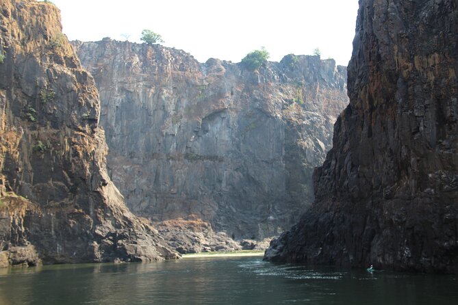Whitewater Rafting Adventure on the Zambezi River, Victoria Falls Zimbabwe - Guides, teamwork, and the human side