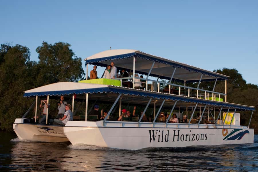 Zimbabwe: Sundowner Cruise (Standard) Zambezi River - Why the Zambezi makes a good sunset setting